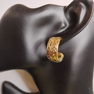 Vintage Signed Gold Tone Joan Rivers Textured Hoop Earrings